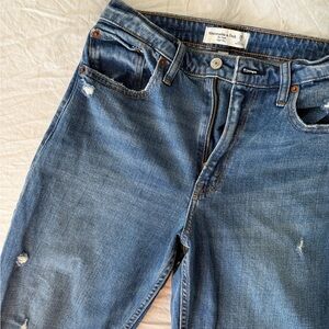 Abercrombie & Fitch high rise mom Jean